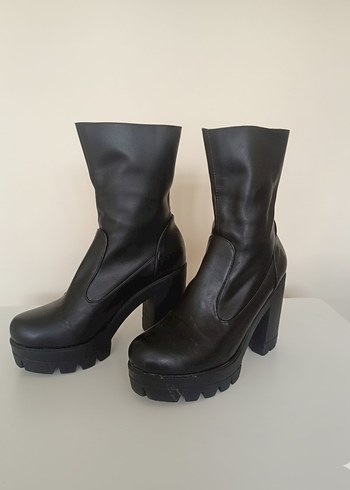 Siyah Deri Kadın Topuklu Bot - Görsel 3