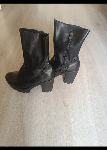 Siyah Deri Kadın Topuklu Bot - Görsel 2