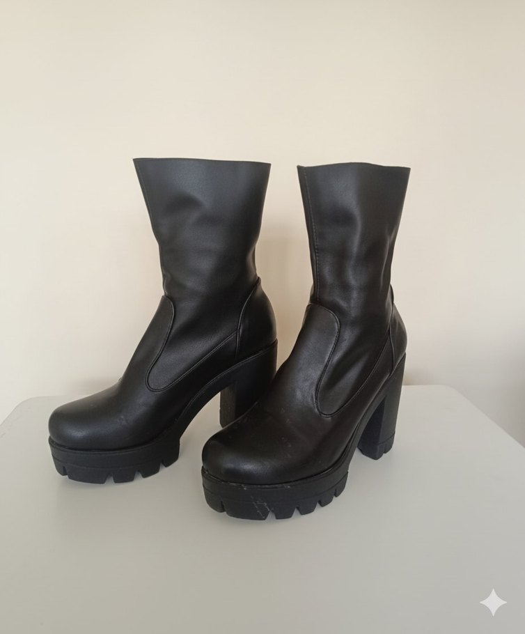 Siyah Deri Kadın Topuklu Bot - Görsel 3