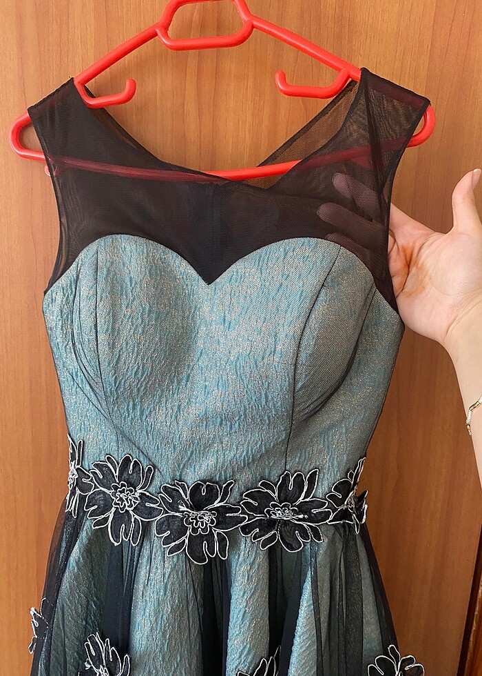 Mavi işlemeli abiye elbise - Görsel 2