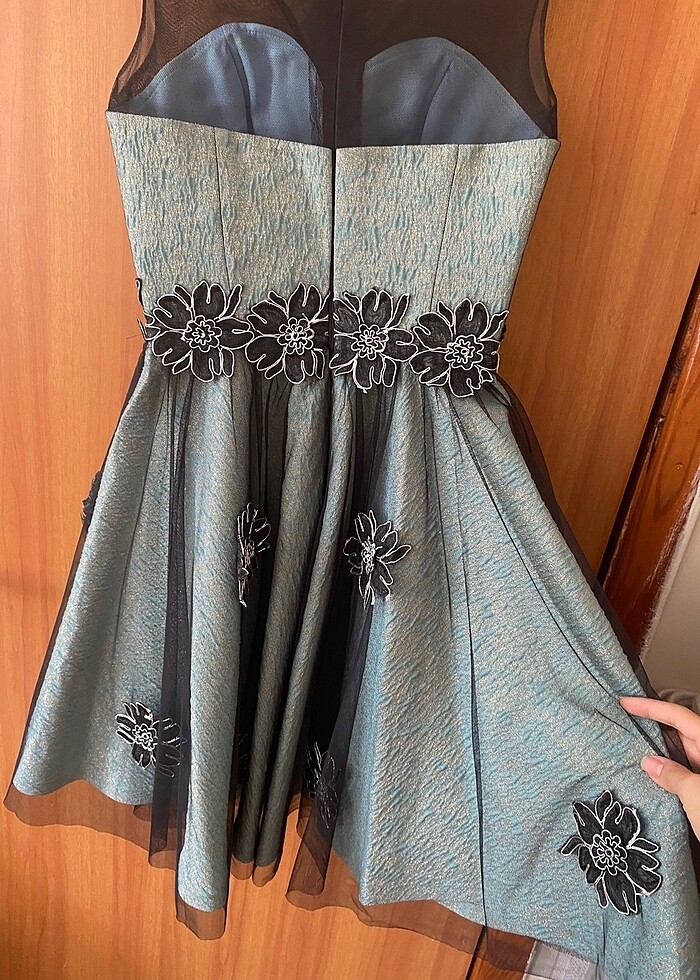 Mavi işlemeli abiye elbise - Görsel 4