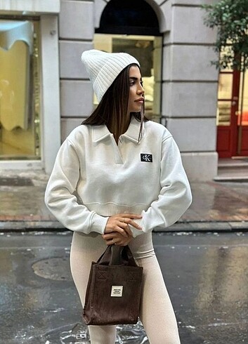 m Beden Calvin clein crop model sweet 