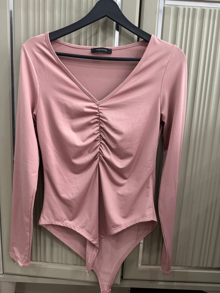 Pudra Pembe V Yaka Drapeli Kadın Bluz - Görsel 2