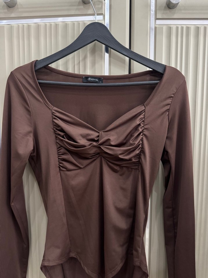 Drapeli V Yaka Kahverengi Uzun Kollu Bluz - Görsel 3