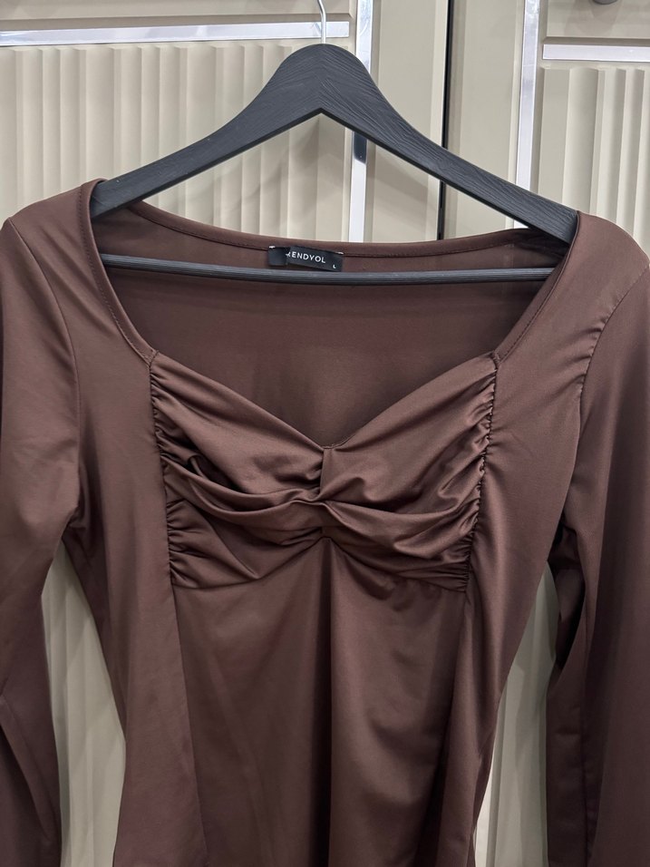 Drapeli V Yaka Kahverengi Uzun Kollu Bluz - Görsel 2