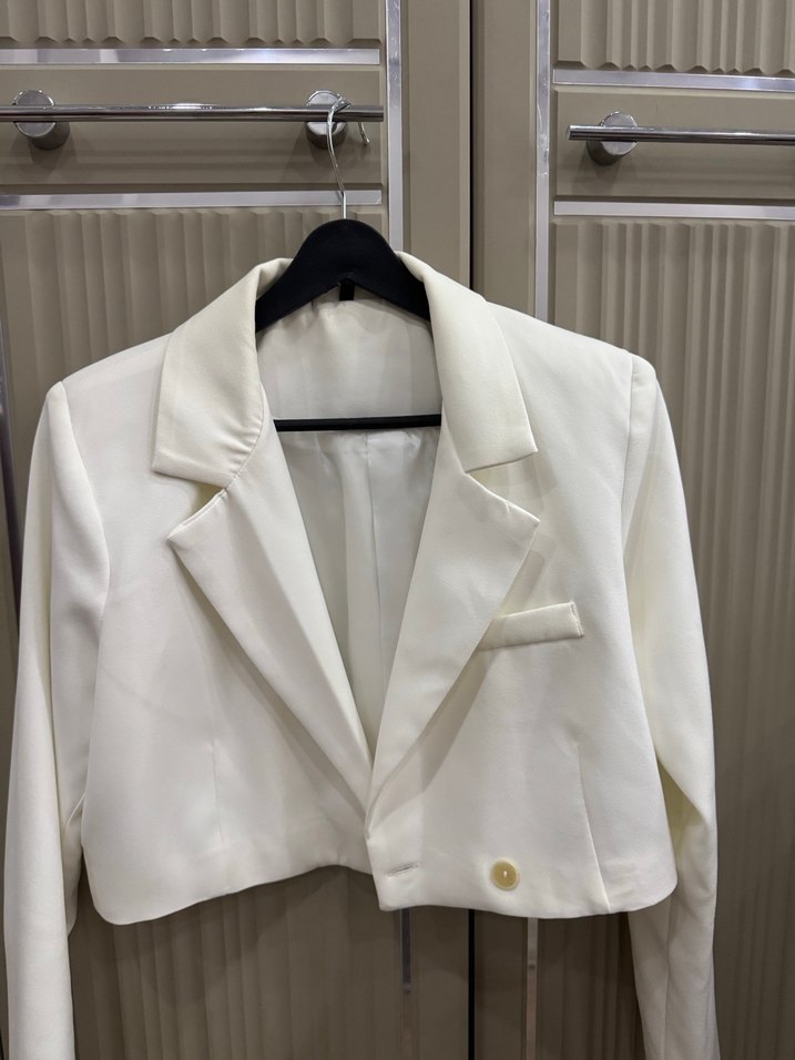 Düğmeli Beyaz Kısa Kadın Blazer Ceket - Görsel 2