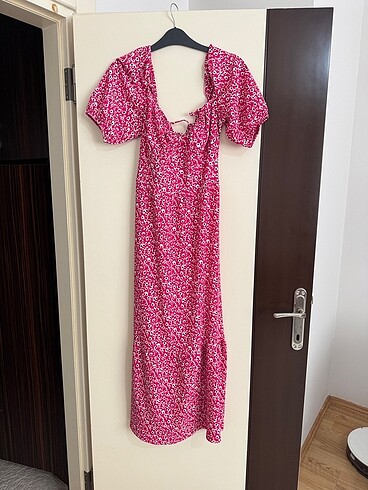 Pembe elbise