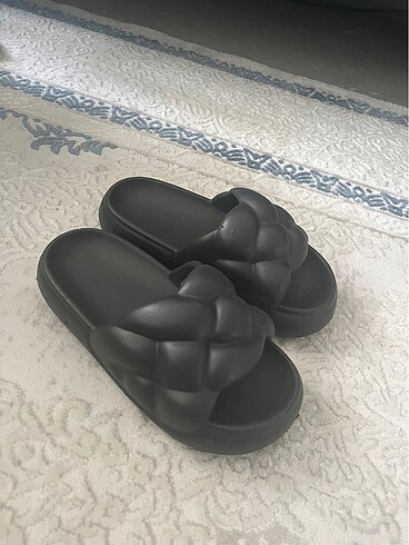 Diğer Yezzy terlik
