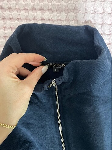 Review Sweatshirt