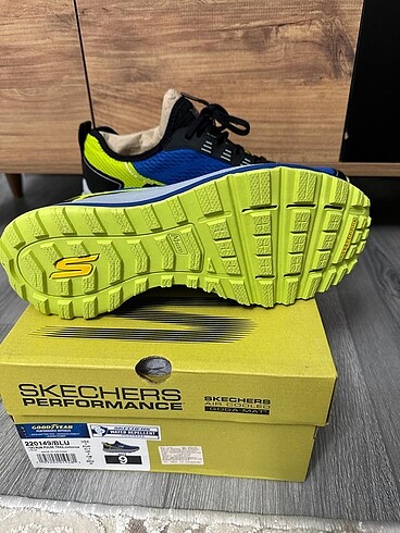 42.5 Beden Skechers ayakkabı