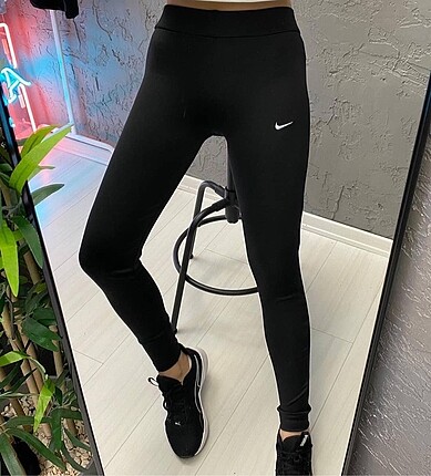 Nike Logolu Tayt