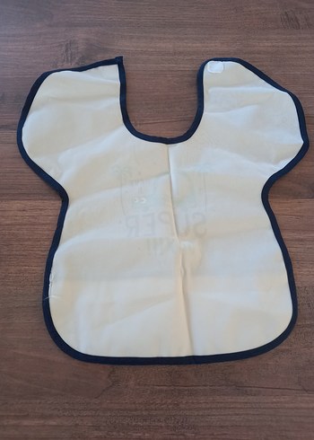 Diğer Renkli Baskılı Beyaz Bebek Önlüğü