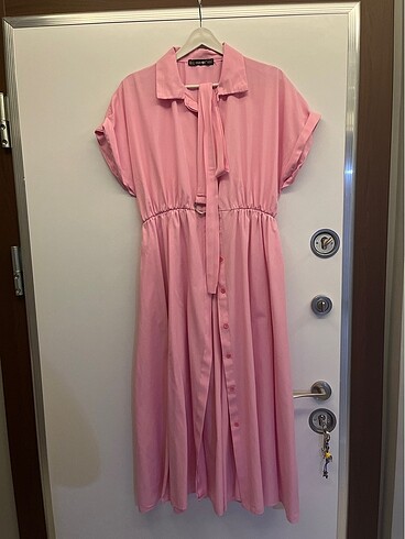 Pembe elbise