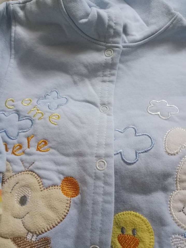 Mavi Kapüşonlu Bebek Takımı Nakışlı - Görsel 4