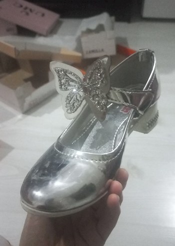 Gri Parlak Kız Çocuk Babet Fiyonklu - Görsel 3