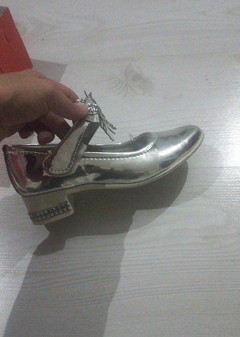 Gri Parlak Kız Çocuk Babet Fiyonklu - Görsel 2