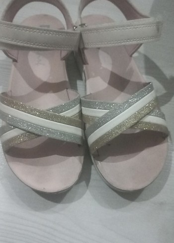 Beyaz Tokalı Kız Çocuk Sandalet - Görsel 3