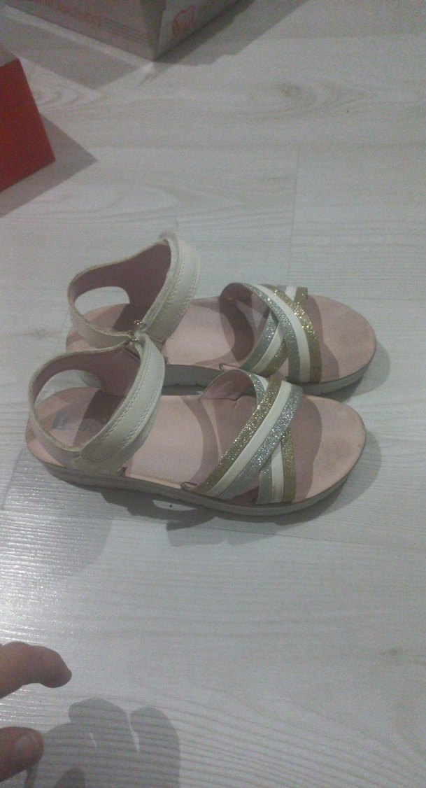 Beyaz Tokalı Kız Çocuk Sandalet - Görsel 2