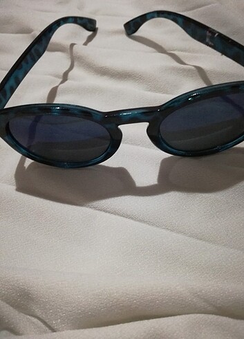 Mavi güneş gözlüğü 