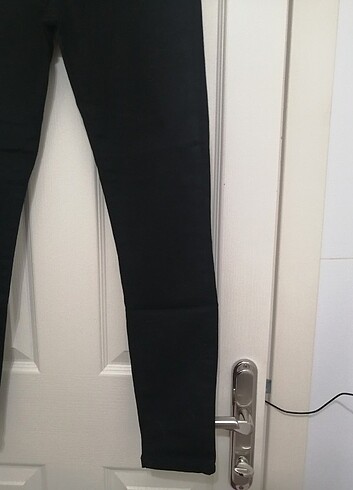42 Beden siyah Renk Likralı fermuarlı kot pantolon 