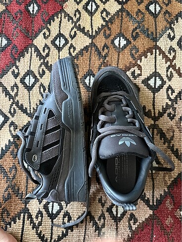 Adidas unisex spor ayakkabı