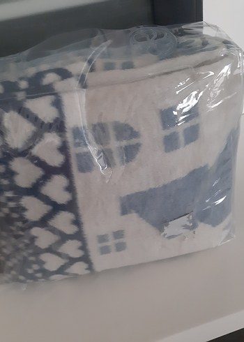 English Home Desenli Akrilik TV Battaniyesi - Görsel 3