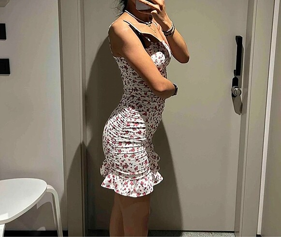 Bershka Yazlık Çiçekli Mini Elbise