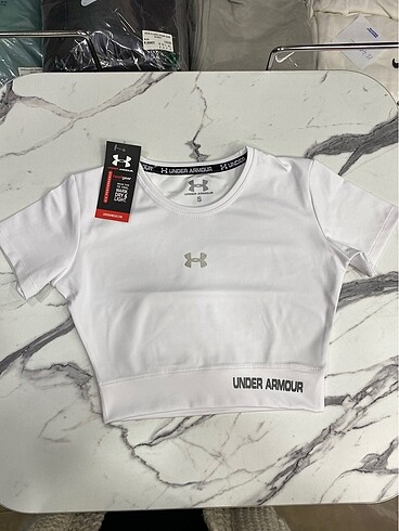 Under armour crop