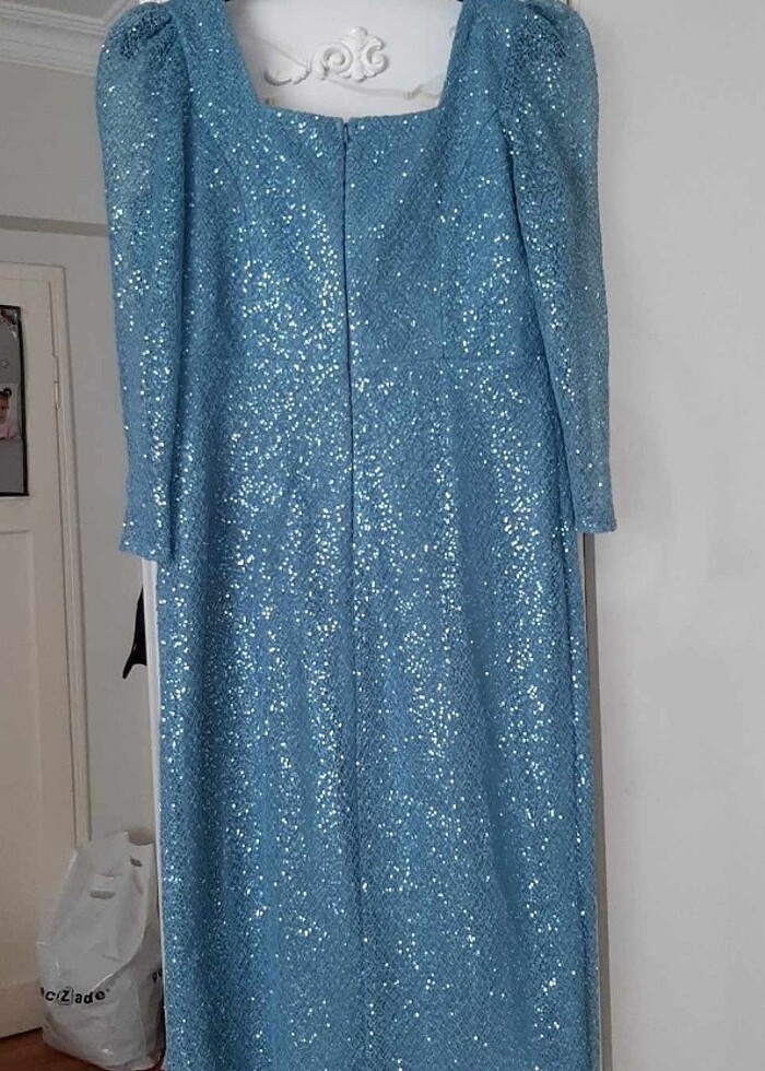 are Yaka Astarlı Yırtmaçlı Uzun File Kol Elbise - Görsel 3