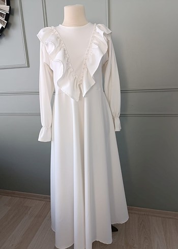 Fırfırlı Beyaz Uzun nikah elbisesi