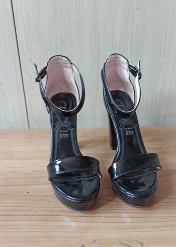 Diger Siyah Rugan Stiletto Topuklu Kadın Ayakkabı