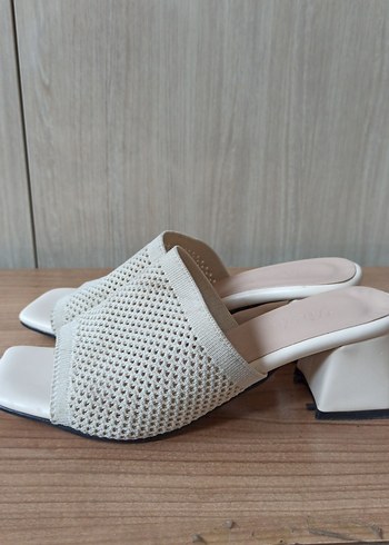 Zara Beyaz Minimalist Topuklu Kadın Terlik