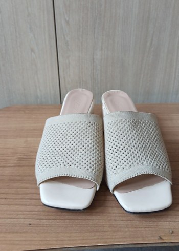 Beyaz Minimalist Topuklu Kadın Terlik
