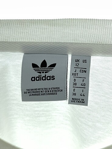 42 Beden beyaz Renk Adidas T-shirt %70 İndirimli.