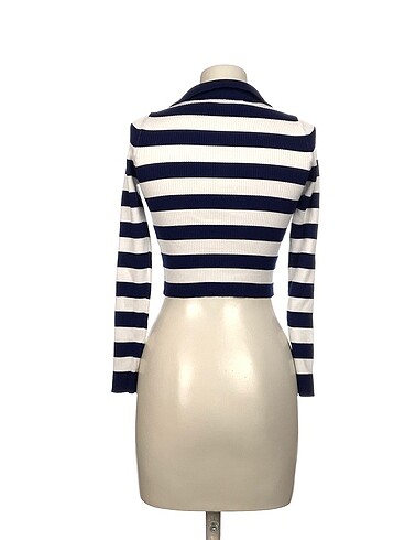 m Beden Bershka Bluz %70 İndirimli.