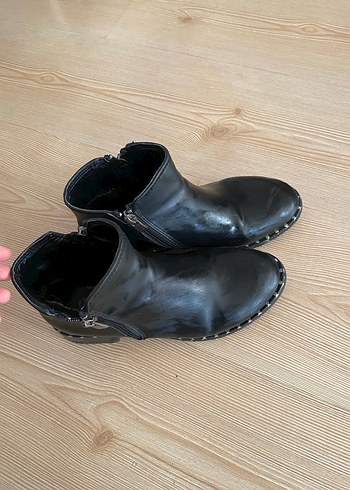 Siyah Deri Gotik Tokalı Kadın Botu - Görsel 2