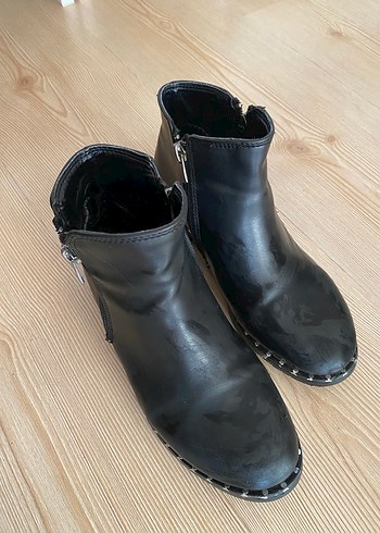 Siyah Deri Gotik Tokalı Kadın Botu - Görsel 3