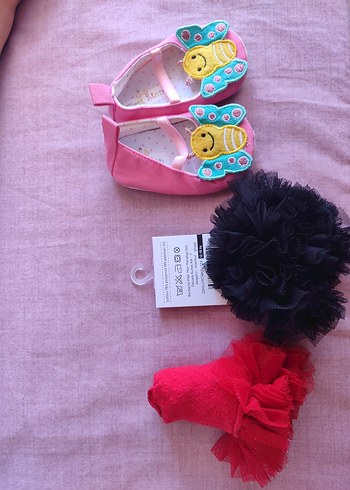 HelloBaby Pembe Kanatlı Kız Bebek Ayakkabısı ve Renkli Çorap Seti