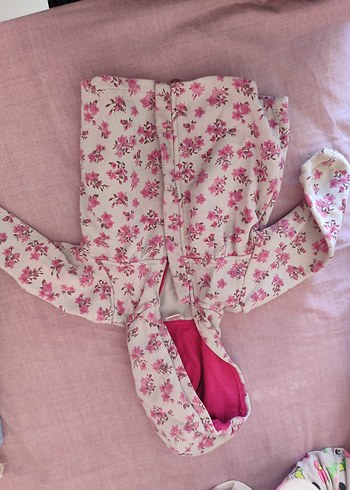 Kapüşonlu Pembe Çiçekli Bebek Tulumu