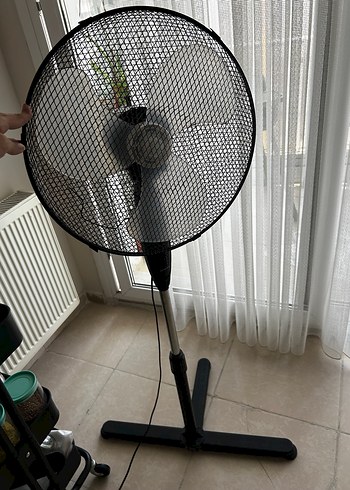 Siyah Ayaklı Vantilatör