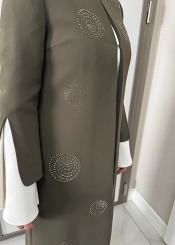 Uzun Kollu Yeşil Nakışlı Uzun Ceket Elbise - Görsel 3