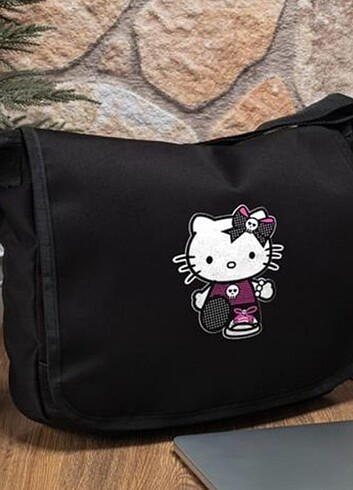 Gothic Hello Kitty Baskılı Unisex Siyah Postacı Çantası