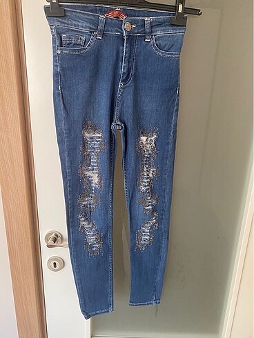 Yırtık jean