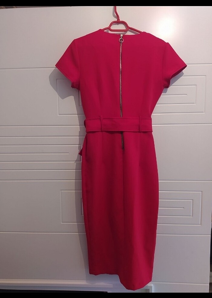 Kırmızı elbise - Görsel 3