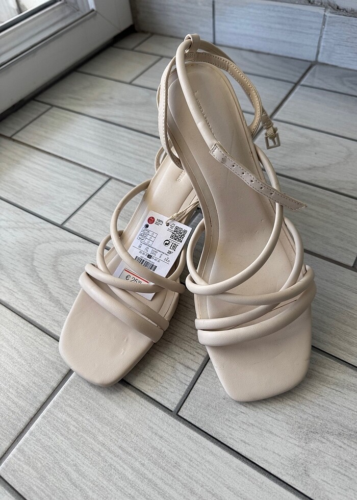 Topuklu sandalet - Görsel 2