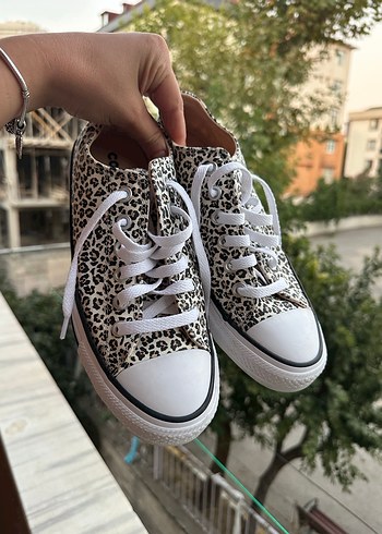 Leopar Desenli Beyaz Bağcıklı Kadın Sneaker