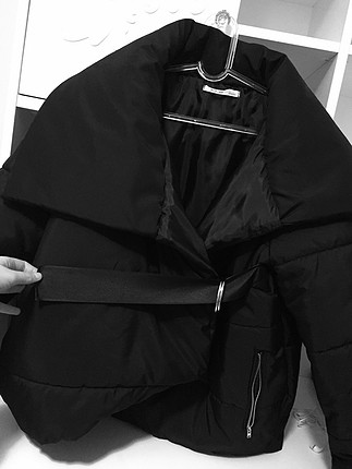 Siyah Bershka model şişme mont