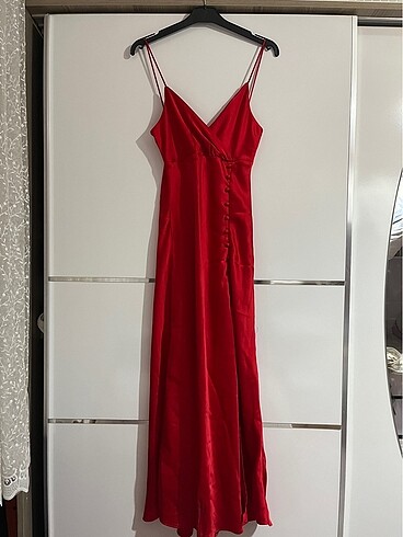 Zara Uzun Yırtmaçlı Saten Elbise
