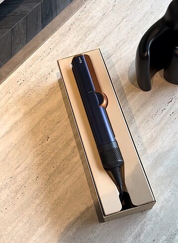 Dyson airstrait