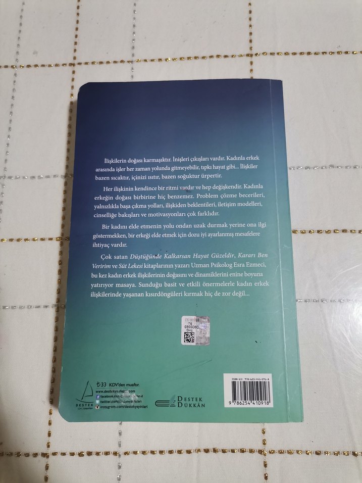 Kadınlar Sıcak Erkekler Soğuk Sever - Esra Ezmeci - Görsel 2